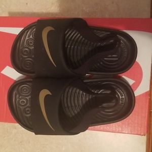 Nike flip flops